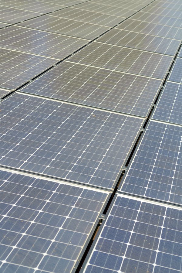 Avis sur panneaux photovoltaïques : fiabilité et performance assurées